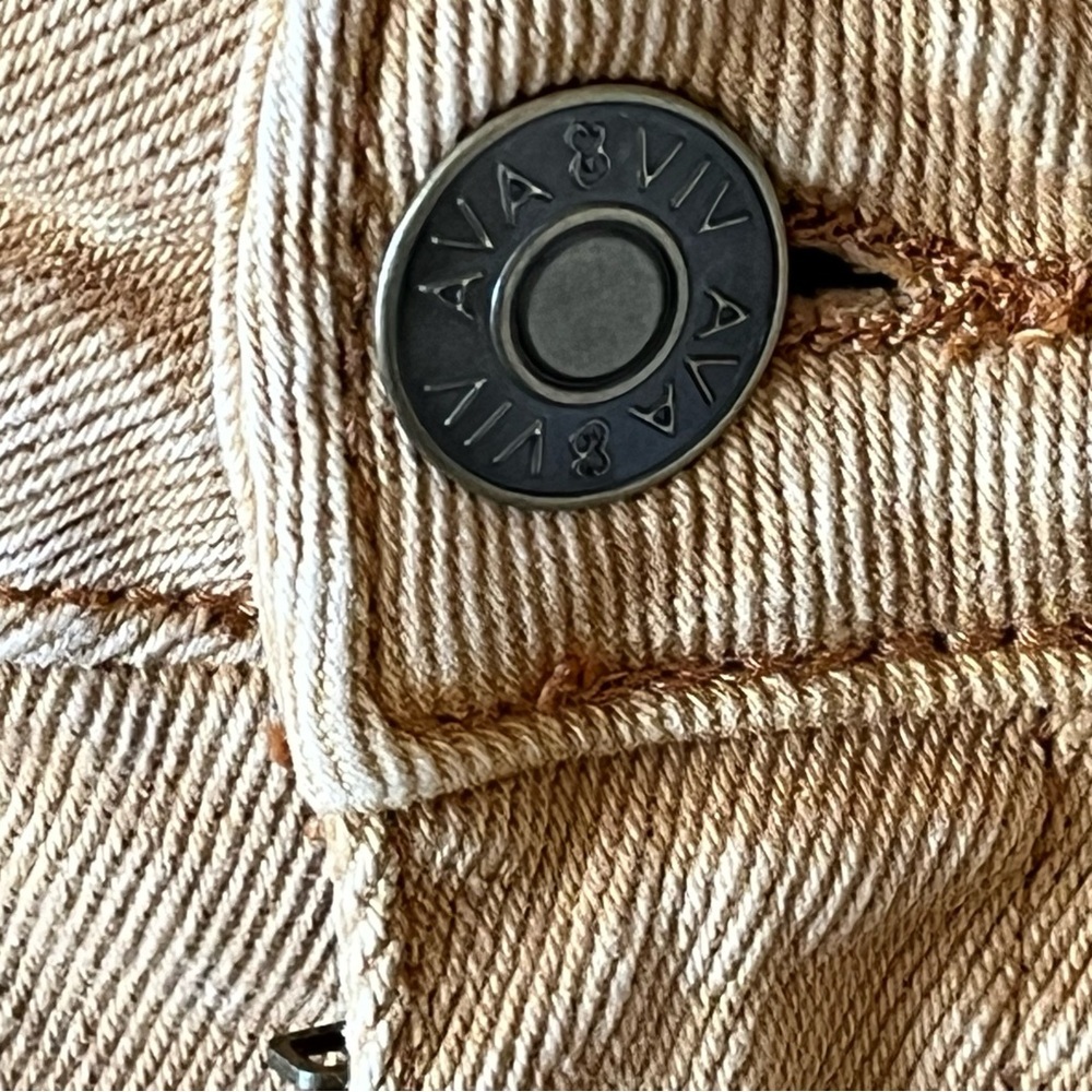 Ava & Viv Women's Mid Rise Midi Jean Shorts Gold Size 22W - Picture 5 of 8